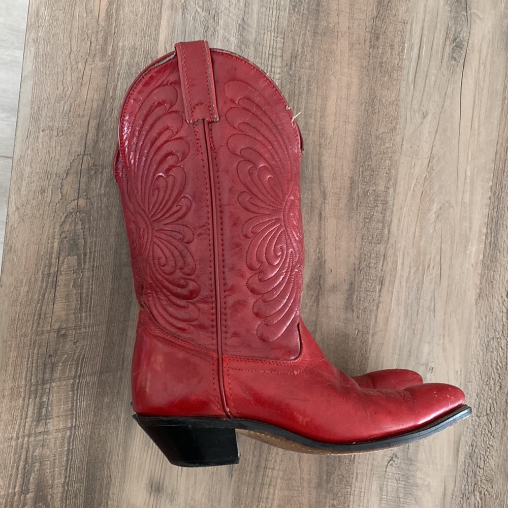 Beautiful bright red Laredo Country Boots
